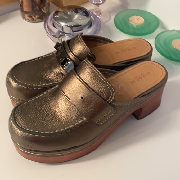 Beautiful and stylish coach clogs size 9😘🤗🥰👏❤️ - Picture 2 of 7
